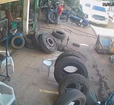 Imagem - Pneu explode durante manutenção e deixa borracheiro ferido em Eldorado dos Carajás