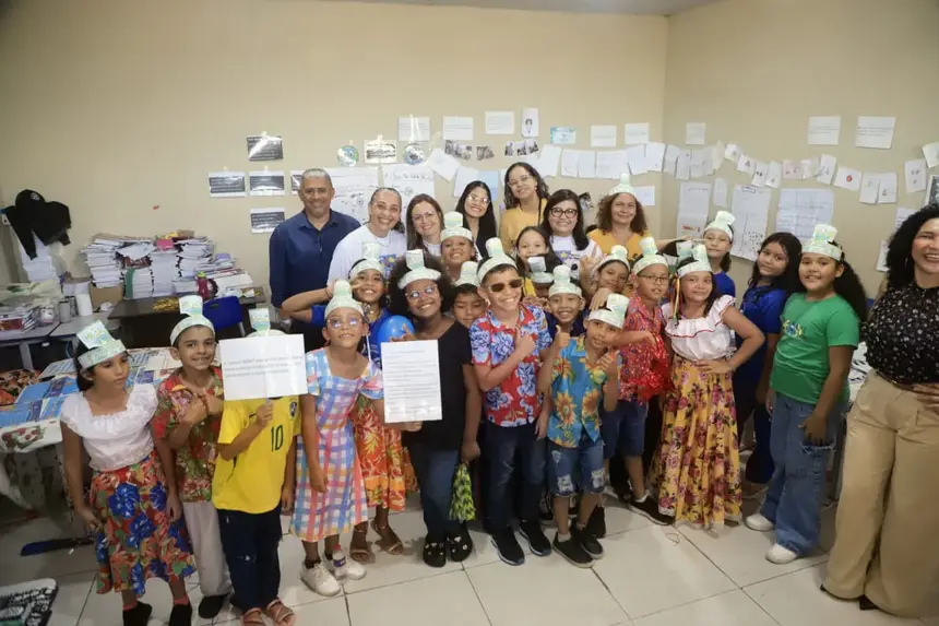 Batizada de Carretinha da Leitura, a iniciativa foi criada para aproximar crianças do universo literário.