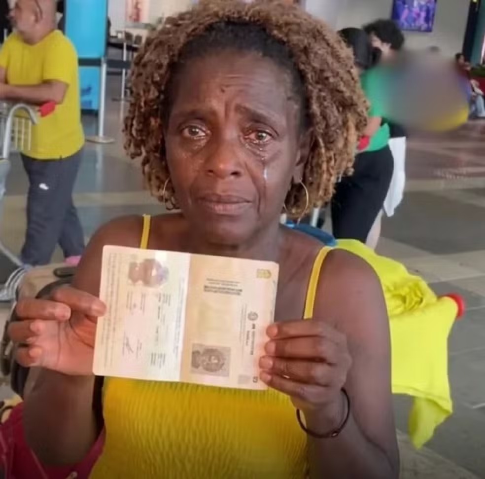 Fatmata Sessay, natural de Serra Leoa, aguardava embarque para o Panamá nesta segunda-feira (22), mas viagem será daqui a 53 dias.