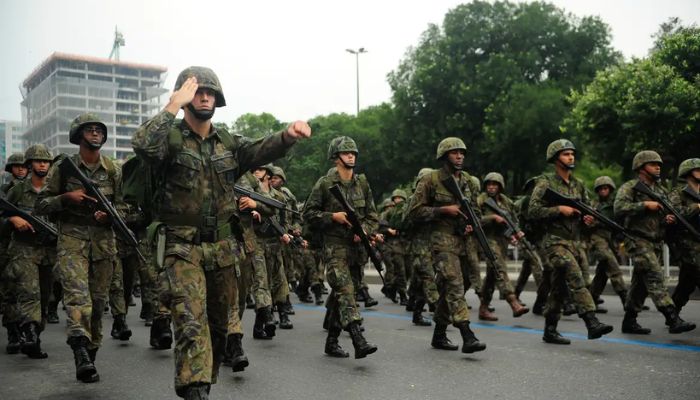 Jovens têm até 30 de junho para se alistar; carreira militar oferece diversas áreas de atuação