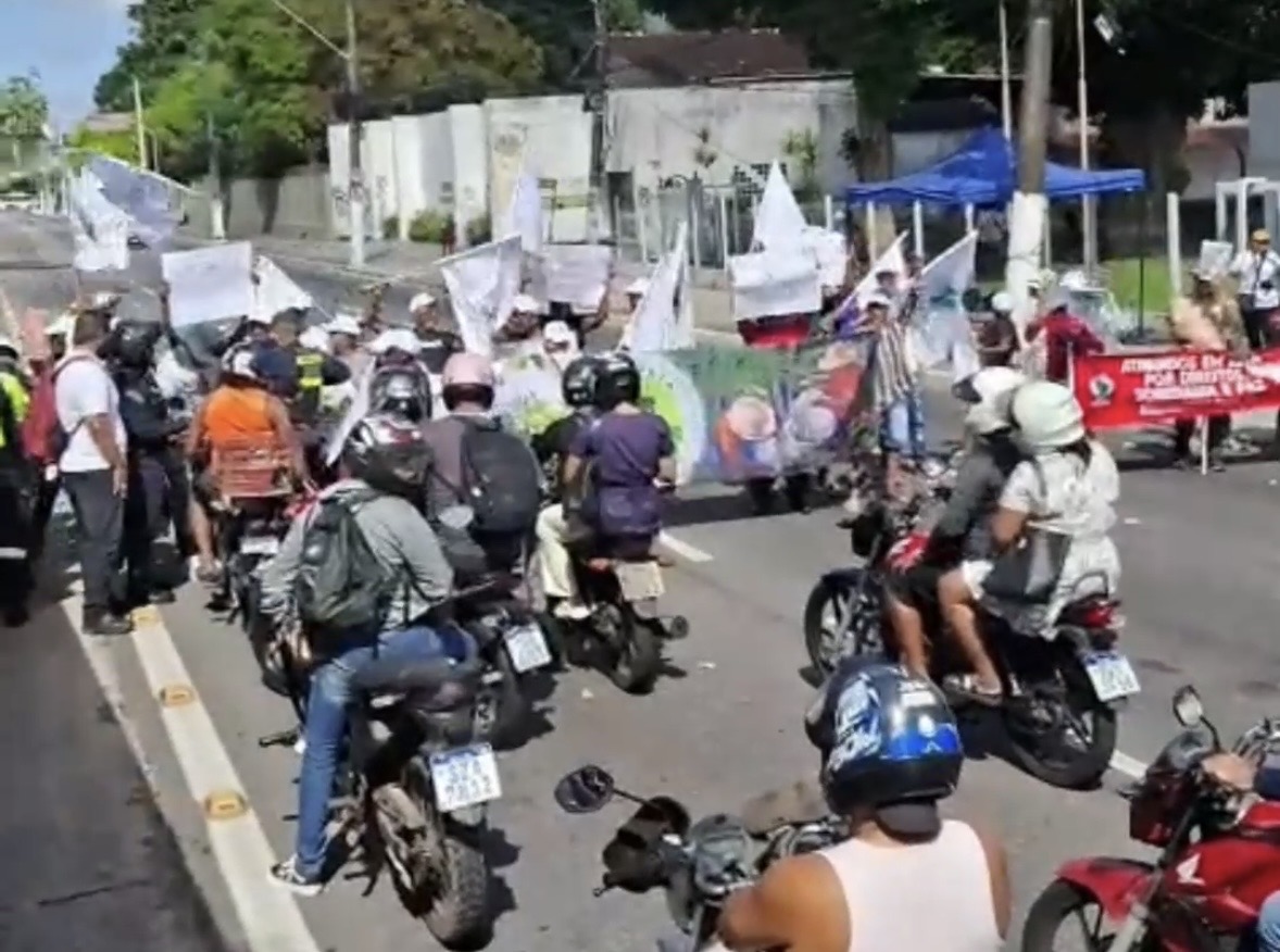Video: protesto fecha o trânsito Almirante Barroso, sentido São Brás, em Belem