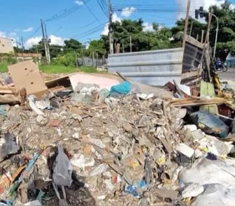 Imagem - Homem é flagrado e preso ao despejar 500 quilos de entulho em via pública de Belém