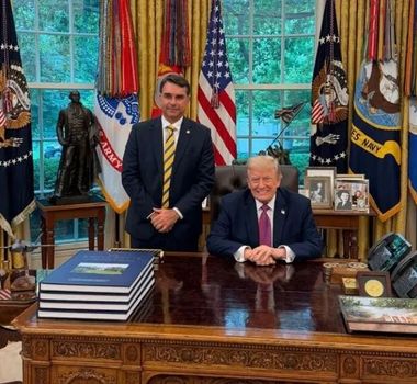 Imagem - Flávio Bolsonaro garante vaga em audiência de Washington para tentar barrar tarifas ao Brasil