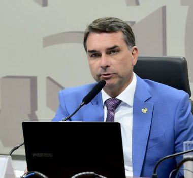 Imagem - Flávio Bolsonaro pede fala em audiência nos EUA sobre tarifa de 25% ao Brasil