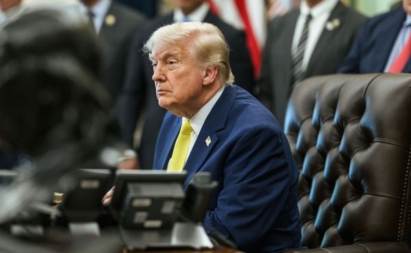 Senado dos EUA barra novos ataques de Trump ao Irã sem aval do Congresso
