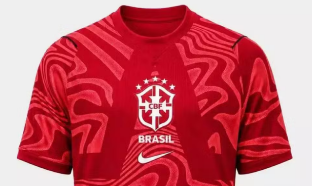 Imagem - Presidente da CBF veta camisa vermelha de goleiros e é alvo de críticas