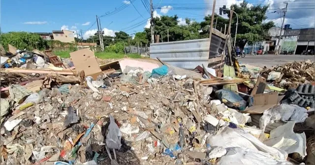 De acordo com os órgãos envolvidos, o suspeito utilizava um caminhão baú para transportar os resíduos até o local

