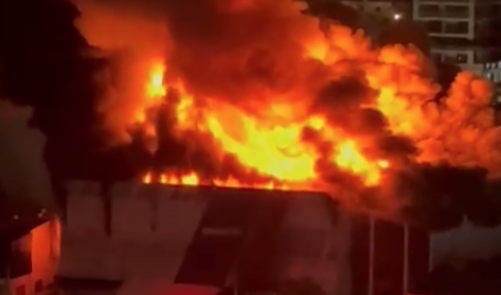 Incêndio destrói galpão de autopeças de tradicional empresa paulistana