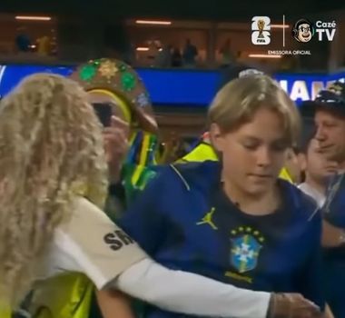 Imagem - Segurança tenta barrar filho de Neymar após vitória do Brasil sobre a Escócia