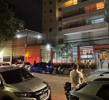 Imagem - Moradores deixam prédio após sentirem tremor no bairro do Umarizal, em Belém