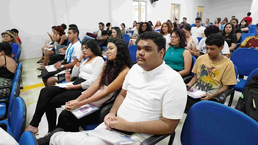 A iniciativa é totalmente gratuita e voltada para a preparação de estudantes que pretendem prestar o Exame Nacional do Ensino Médio (Enem).