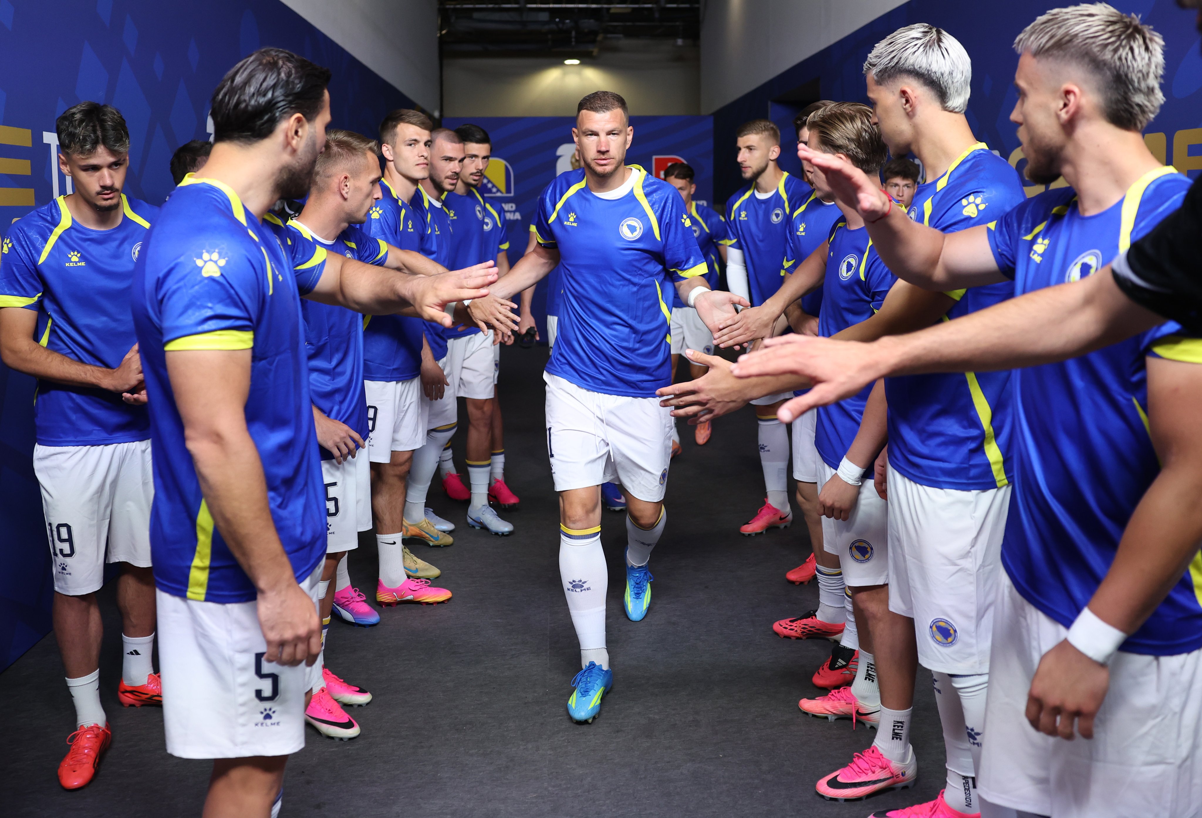 Bósnia, do craque Dzeko, tenta classificação à segunda fase - 