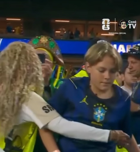(Momento que Davi Lucca, filho de Neymar, é barrado pela segurança.)