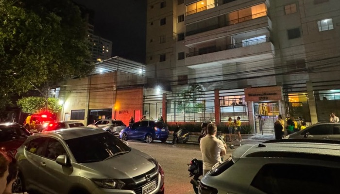 Moradores deixam prédio após sentirem tremor no bairro do Umarizal, em Belém

