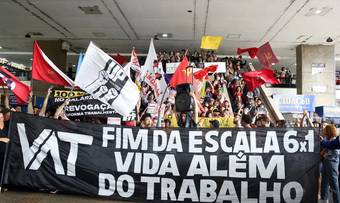 O número representa a maioria dos empregados formais e inclui trabalhadores do setor privado e também do serviço público