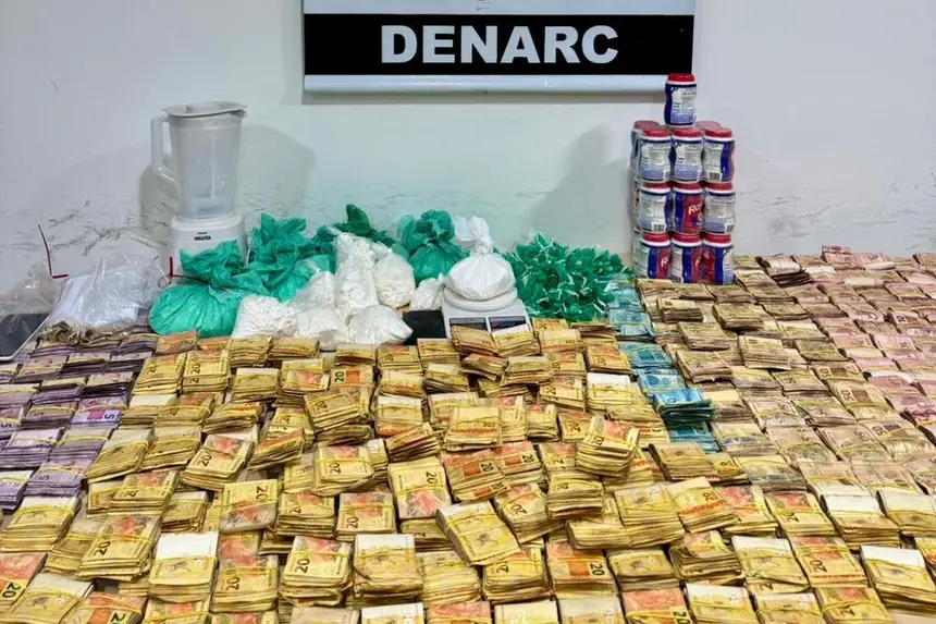 (A operação teve como objetivo cumprir mandados de busca e apreensão expedidos pela 9ª Vara Criminal de Belém em imóveis ligados a investigados por tráfico de entorpecentes.)
