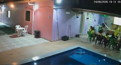 Moradores de uma casa em Anajás, no Marajó, estranharam a movimentação da água da piscina durante os tremores sentidos na noite de quarta-feira (24).
