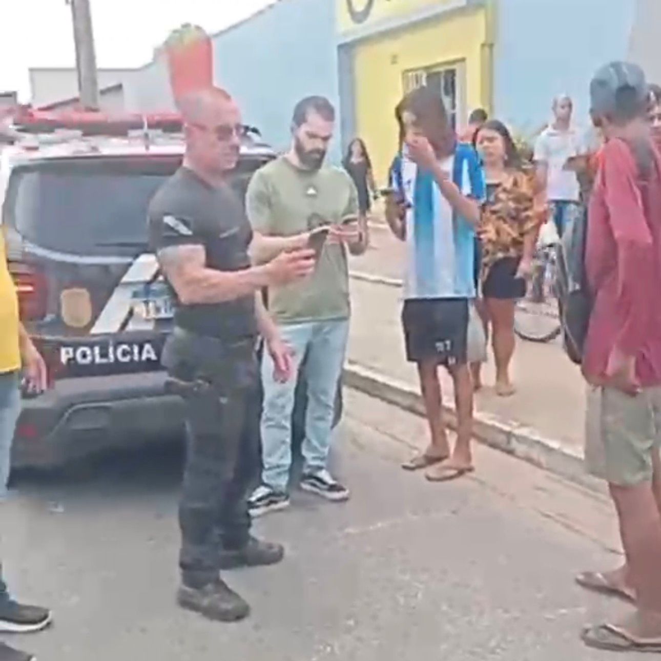 Ocorrência  na Augusto Montenegro em frente ao Colégio Santa Madre, tentativa de assalto na área agora há pouco elemento foi preso