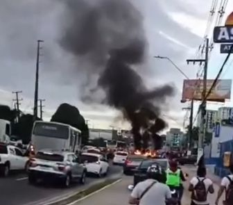 Imagem - Protesto interdita a Augusto Montenegro na entrada do Tenoné, em Belém