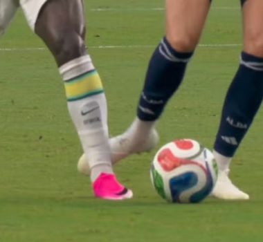 Imagem - CBF protesta à Fifa contra arbitragem em Brasil e Escócia por gol anulado de Vini Jr.
