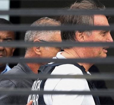 Imagem - Tornozeleira de Bolsonaro apresenta falha técnica pouco antes de jogo da Seleção Brasileira