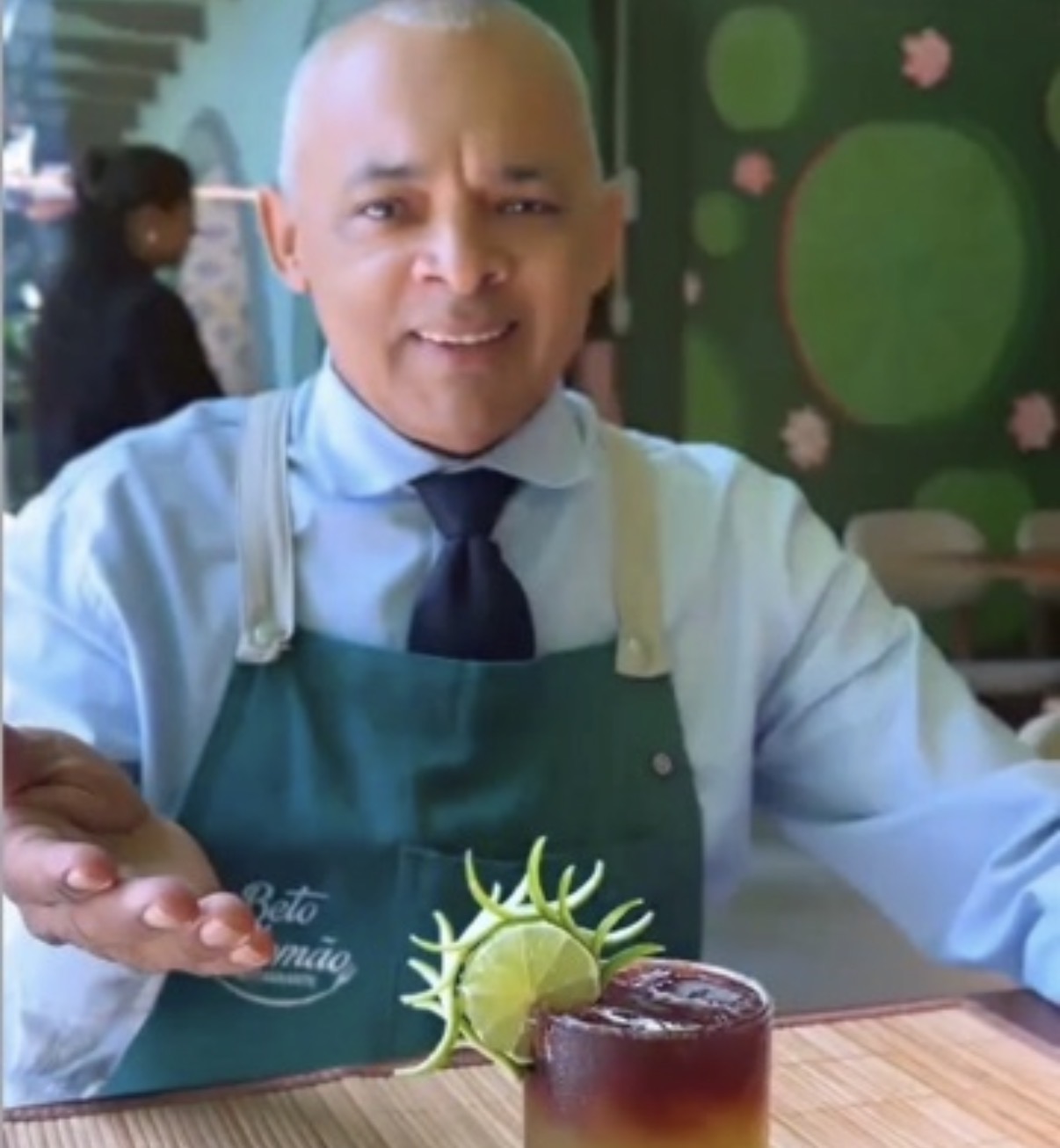 E a dica: aproveitem para experimentar os drinks criados pelo Sérgio Mr. Bean, como esse, New York Sour. 
