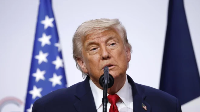 Presidente dos Estados Unidos afirma que embarcações foram atacadas e diz que ação iraniana descumpre acordo de trégua firmado entre os dois países.