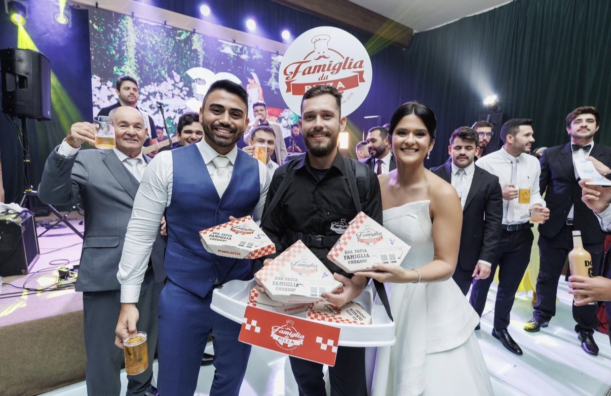 Sabe aquela hora da madrugada quando tudo o que a gente deseja é uma pizza bem quentinha?
