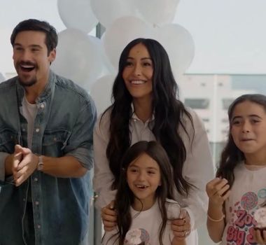 Imagem - Vídeo: Sabrina Sato e Nicolas Prattes anunciam sexo do primeiro bebê em chá revelação íntimo