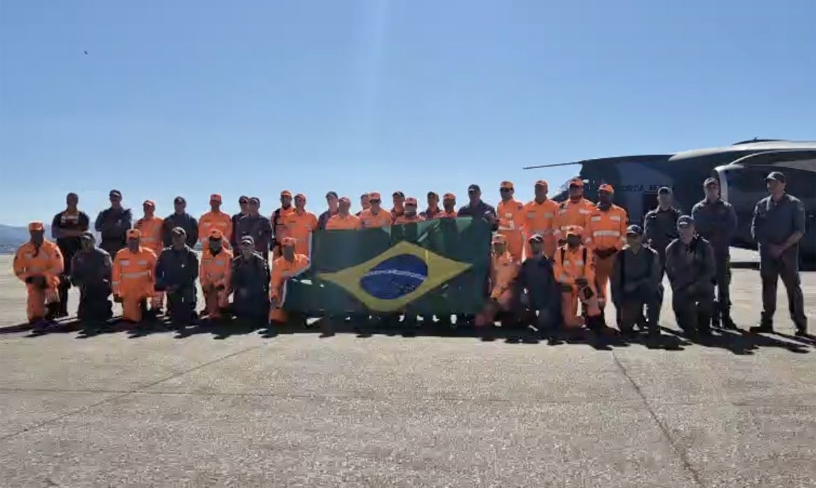 Dois grandes terremotos atingiram o país e deixaram milhares de mortos