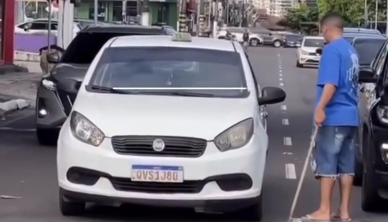 Motoristas foram surpreendidos por um homem que bloqueava a passagem e discutia com condutores na manhã desta quarta-feira