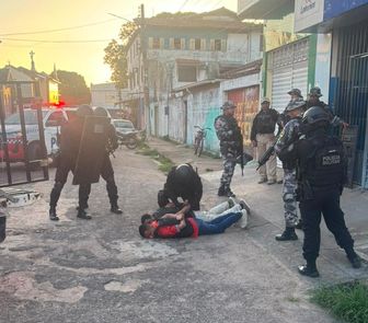 Imagem - Após seis horas de negociação, polícia prende suspeitos e libera reféns de assalto em casa lotérica no Marajó