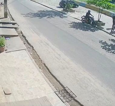 Imagem - Criminosos furtam motocicleta em plena luz do dia no bairro do Curió-Utinga, em Belém