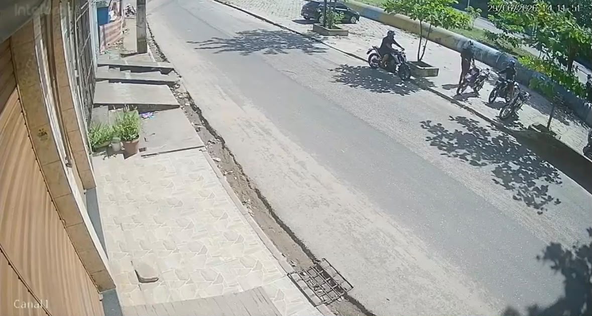Criminosos furtam motocicleta em plena luz do dia no bairro do Curió-Utinga, em Belém