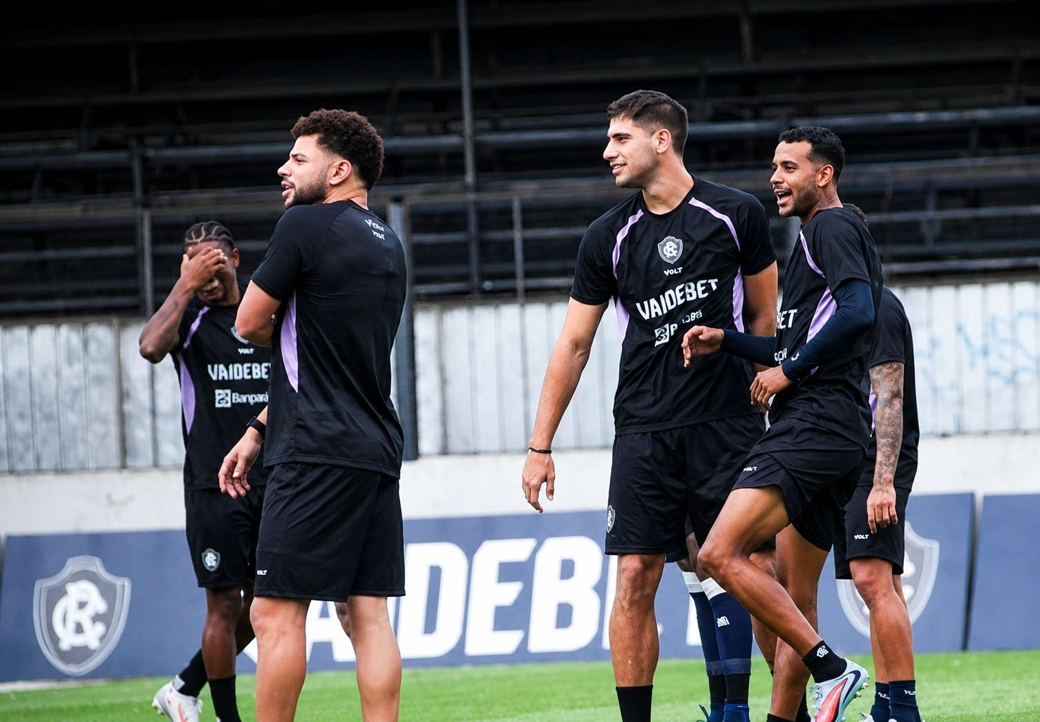 (Edson Fernando já treina no Baenão - )