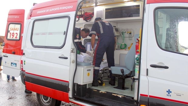 Enquanto a ambulância se deslocava até o local, uma pessoa que estava no estabelecimento entrou em contato com a central do Samu