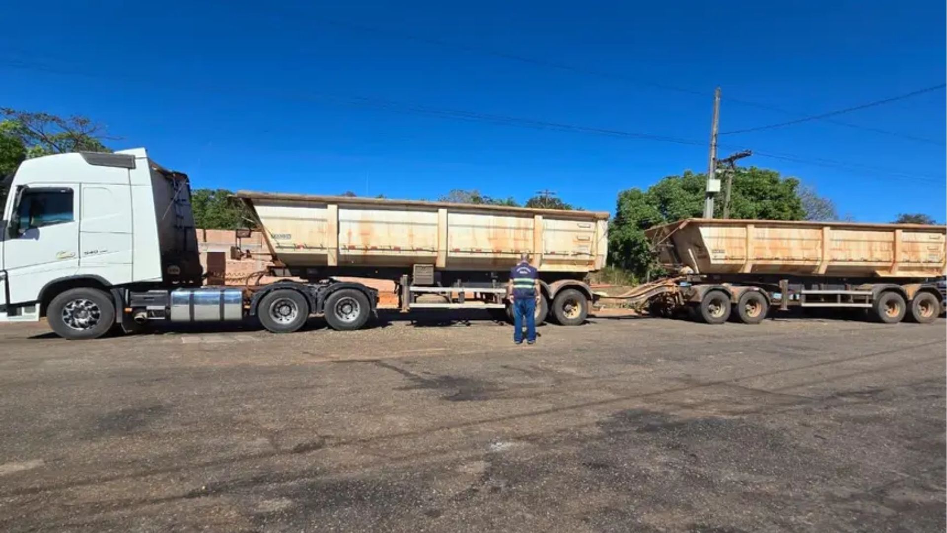 Fiscais de receitas estaduais da Secretaria de Estado da Fazenda (Sefa) realizaram a apreensão de 8,1 toneladas de camarão fresco e 47.500 kg de milho.