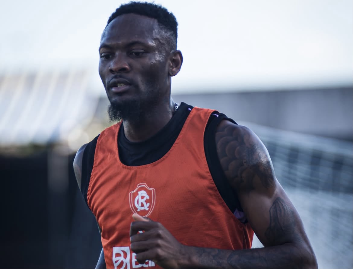 Zagueiro camaronês já treina no Baenão - 