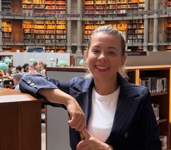 Imagem - Advogada Amarah Farage em Paris para dias de trabalho