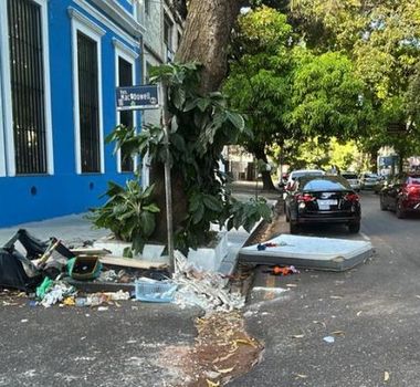 Imagem - Colchão é descartado na calçada em plena avenida Gentil Bittencourt, em Belém