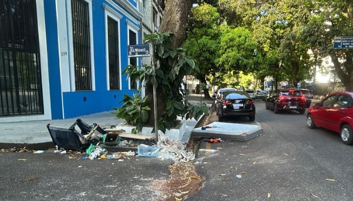 Imagem - Colchão é descartado na calçada em plena avenida Gentil Bittencourt, em Belém