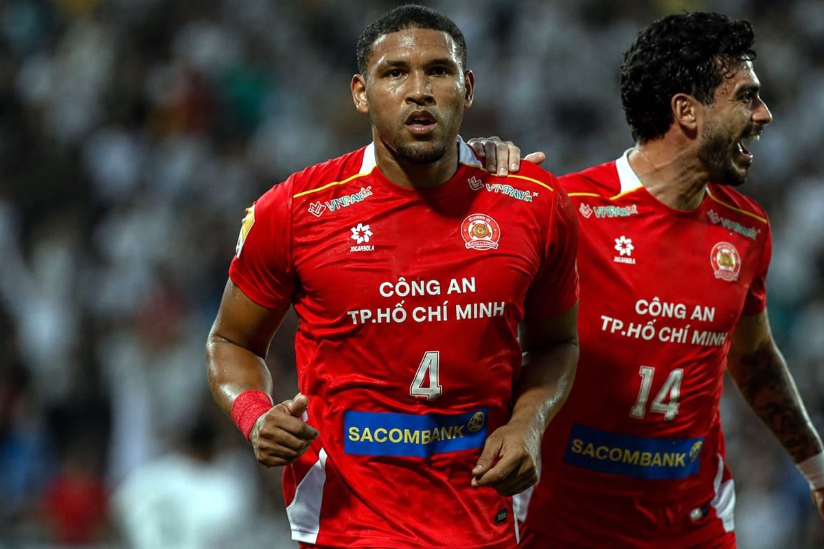 Defensor de 27 anos chega em definitivo após passagem pelo futebol vietnamita e reforça o Leão Azul para a sequência da temporada.