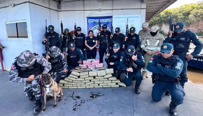 Fiscalização em embarcação apreende mais de 66 quilos de drogas na Base Fluvial Candiru, em Óbidos