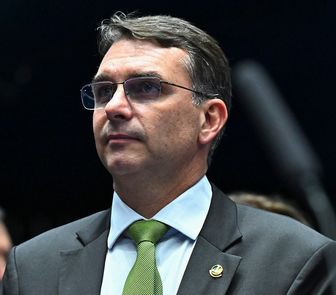 Imagem - ‘Vou defender o nosso PIX’, diz Flávio Bolsonaro sobre viagem aos Estados Unidos