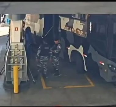 Imagem - Arma dispara acidentalmente durante abastecimento de ônibus da PM em Belém; assista