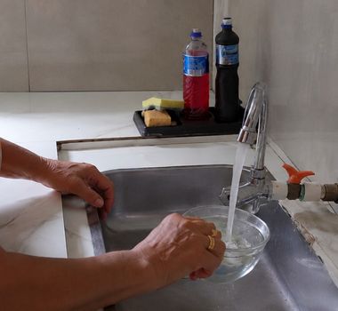 Imagem - Consumo de água aumenta no verão, veja como evitar desperdícios durante as férias