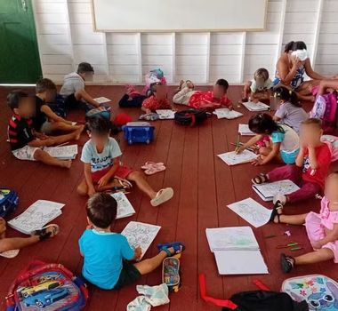 Imagem - Após alunos estudarem no chão, TCM cobra ações em Breves