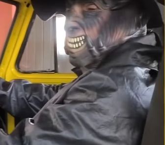 Imagem - Homem que assustava moradores fantasiado de Jeepers Creepers diz que era “apenas uma brincadeira”