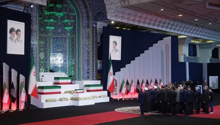 (Milhares acompanham funeral de Ali Khamenei em Teerã)