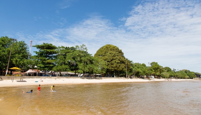(Praia Grande, em Outeiro, registra movimento fraco no primeiro sábado das férias escolares)